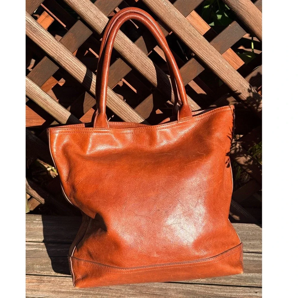 Tory Burch Amanda Classic Tote Tan Pebbled Leather Gold Logo Shoulder Bag